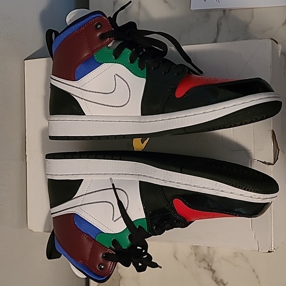 Air Jordan 1 Mid SE Wmns Size 11 Nike Athletic Basketball Sneakers Shoes - Picture 9 of 14